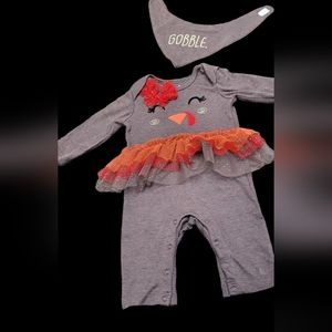 🌸Thanks giving baby girl brown turkey, one peace outfit size 3-6 month with bib